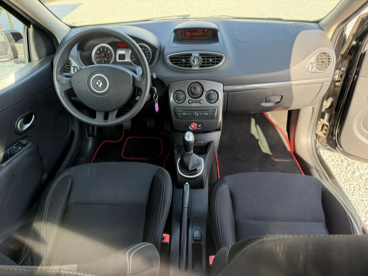 Renault Clio - Zdjęcie 26