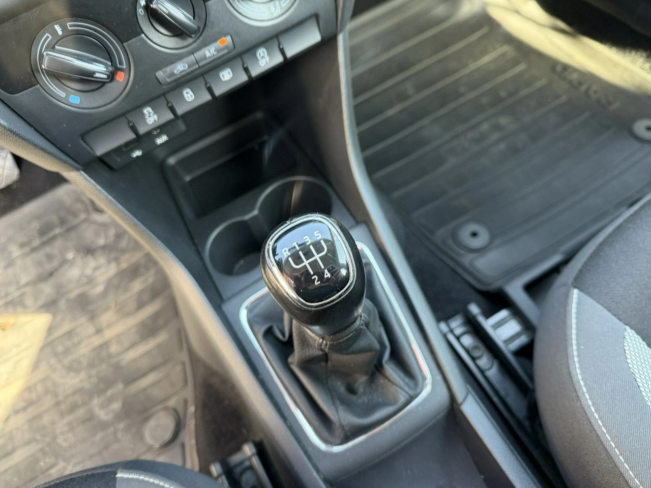 Skoda RAPID - Zdjęcie 20