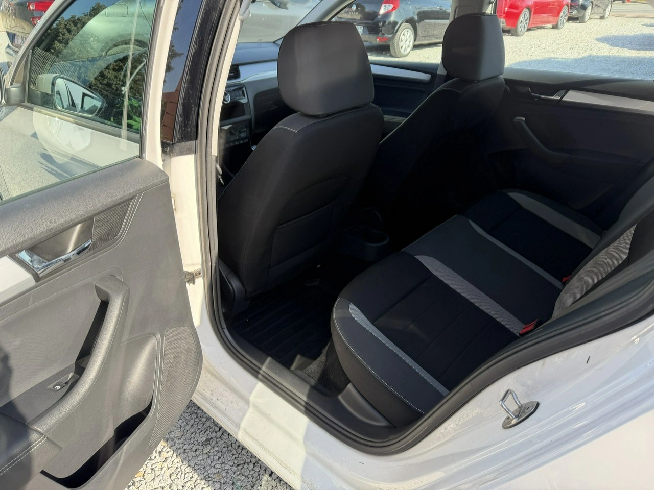 Skoda RAPID - Zdjęcie 25