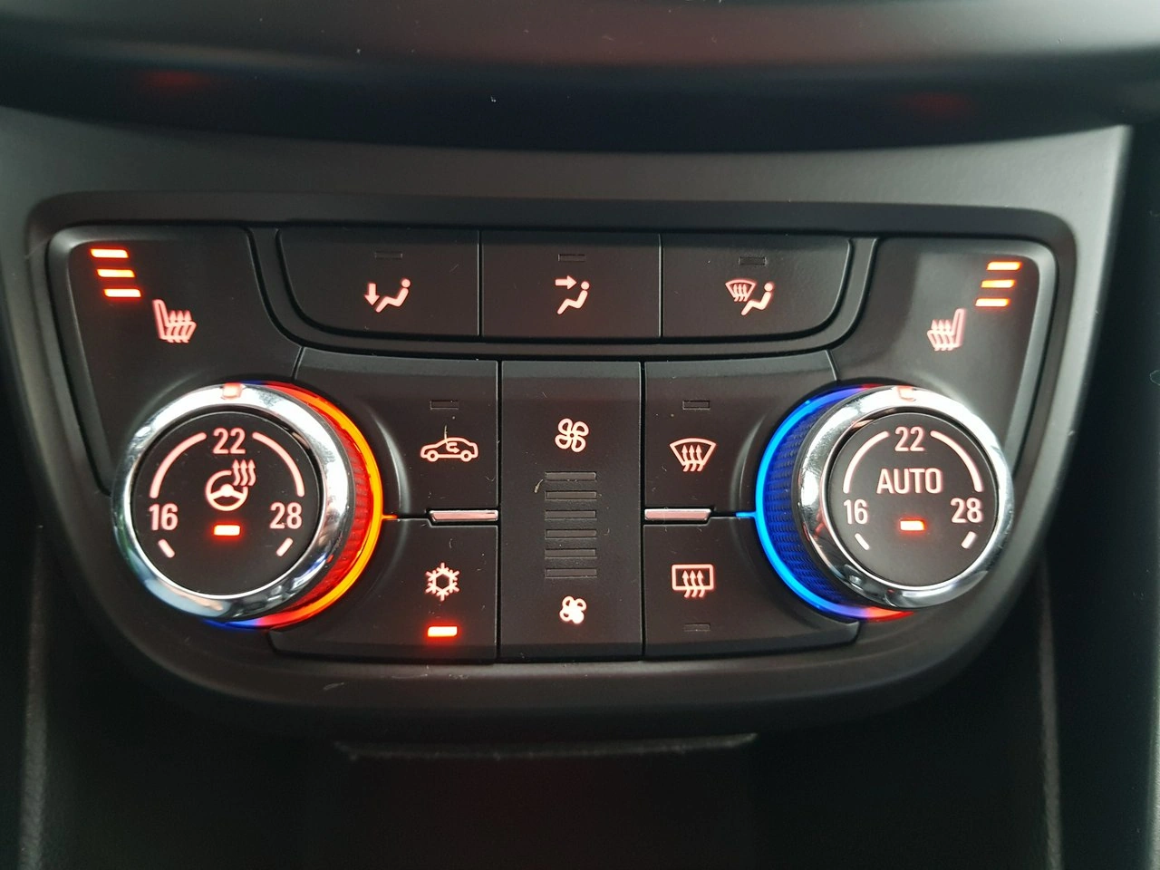 Opel Zafira - Zdjęcie 18