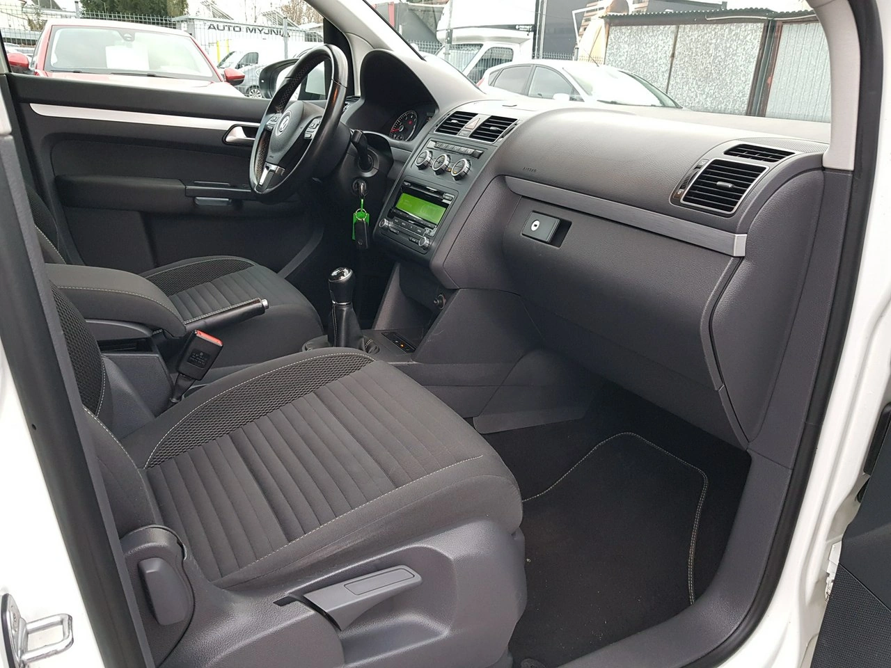 Volkswagen Touran - Zdjęcie 15