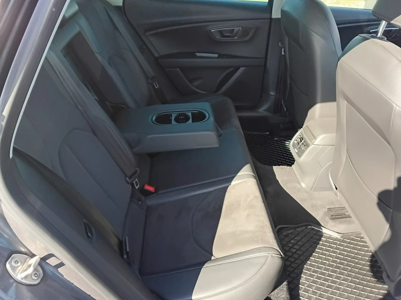 Seat Leon - Zdjęcie 12