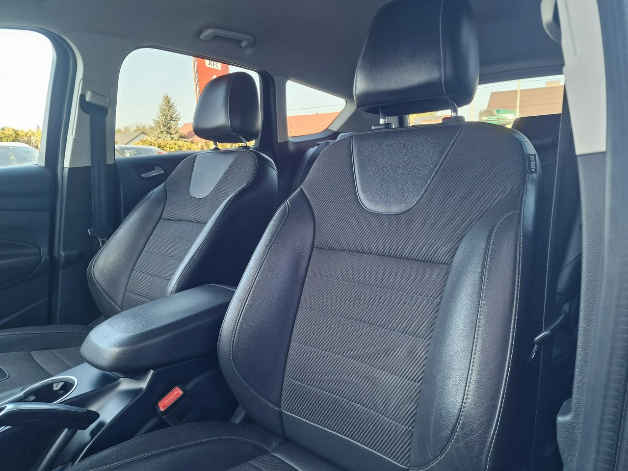 Ford Kuga - Zdjęcie 17