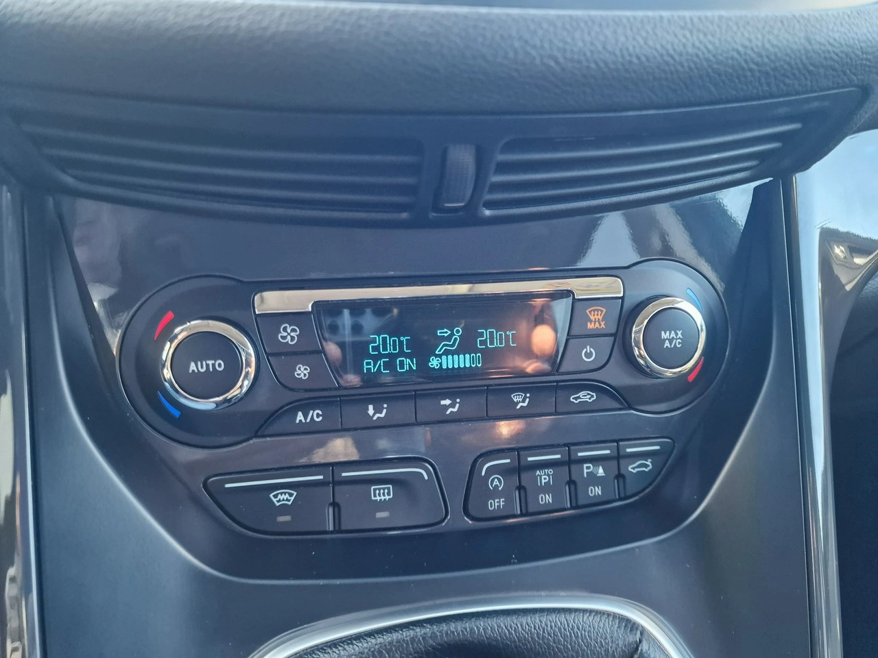 Ford Kuga - Zdjęcie 24