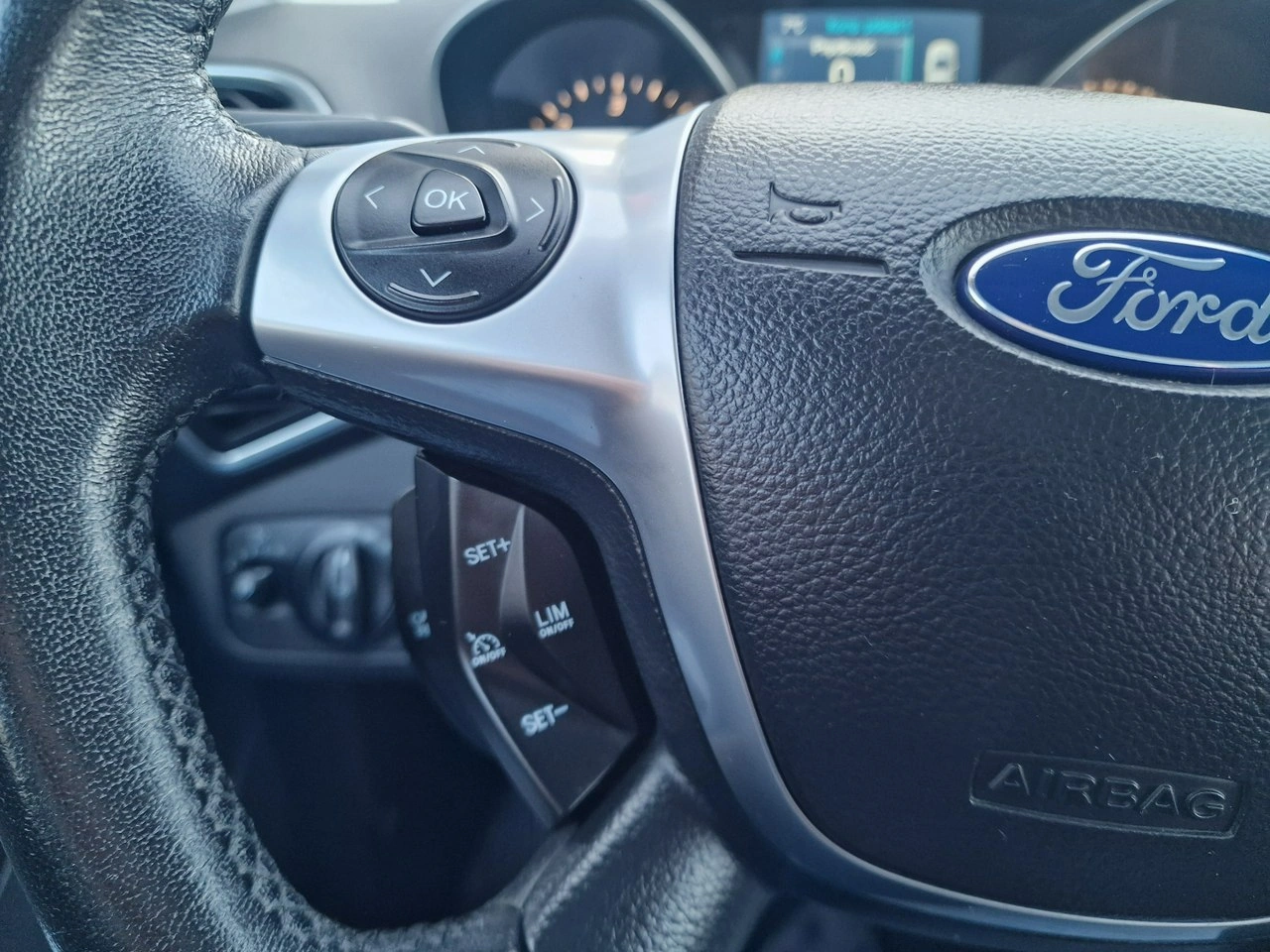 Ford Kuga - Zdjęcie 30