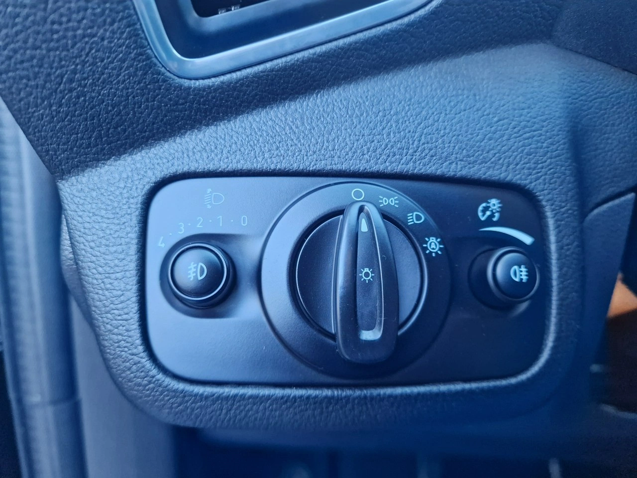 Ford Kuga - Zdjęcie 31