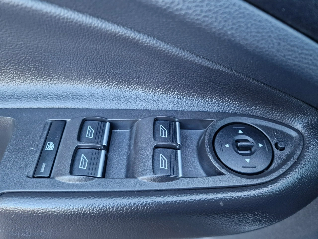 Ford Kuga - Zdjęcie 32