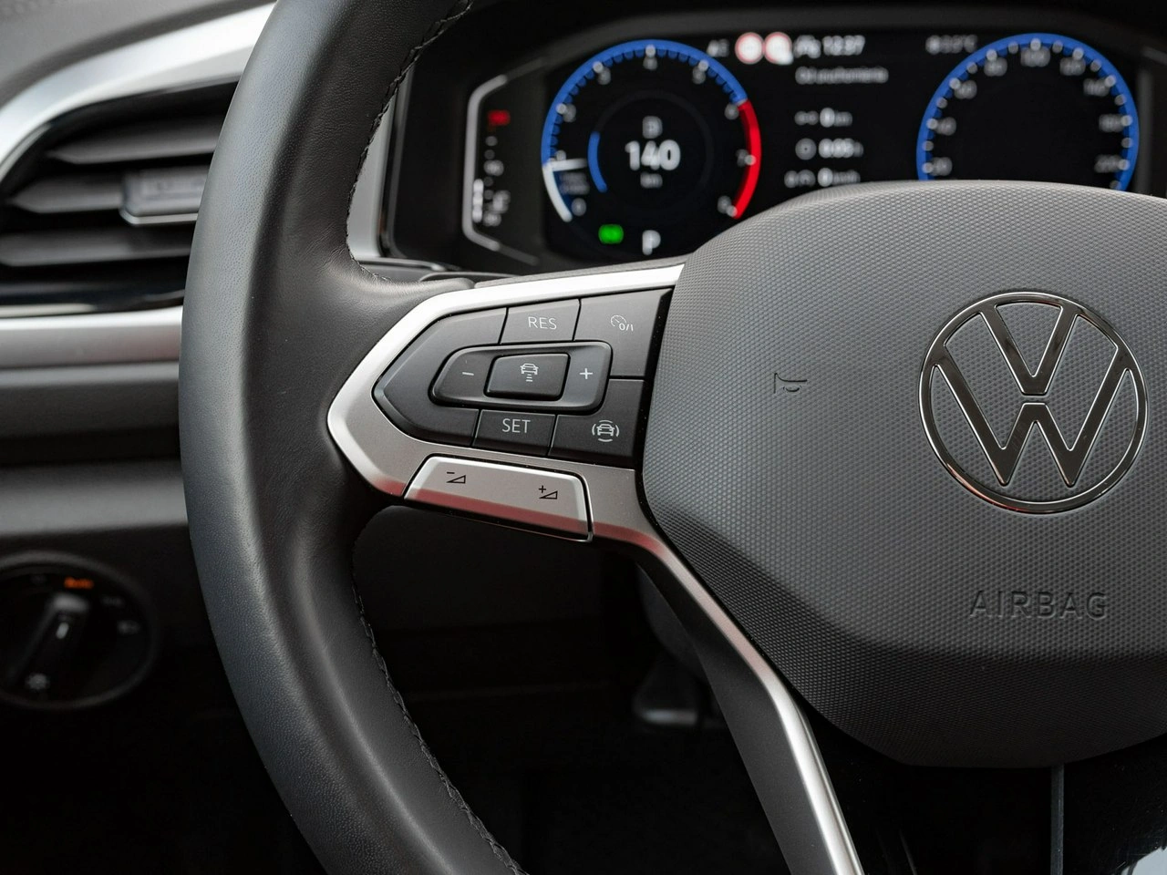 Volkswagen T-Roc - Zdjęcie 14