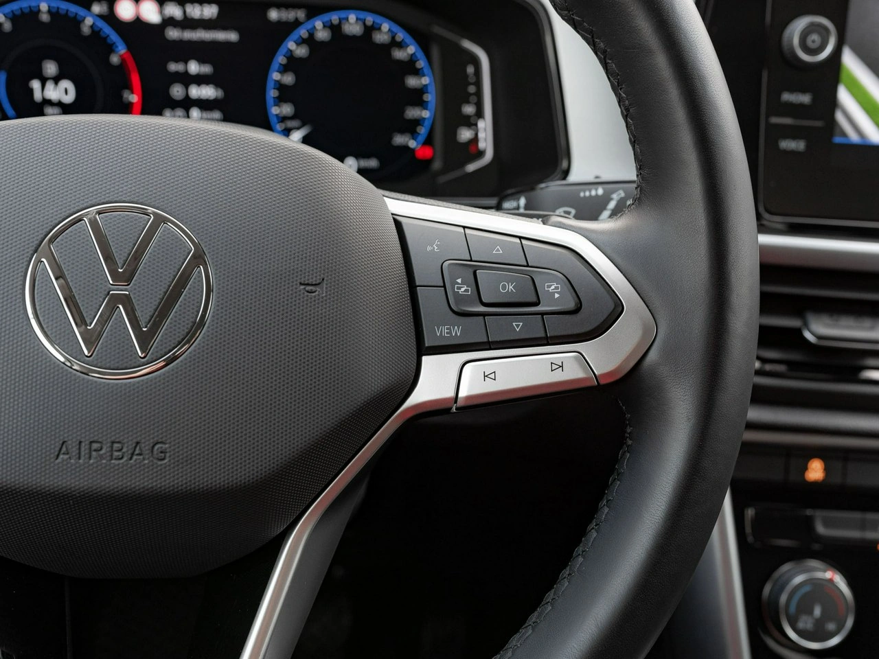 Volkswagen T-Roc - Zdjęcie 15