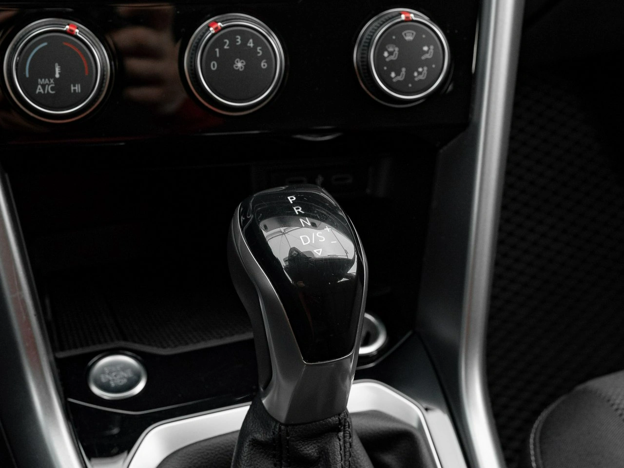 Volkswagen T-Roc - Zdjęcie 16