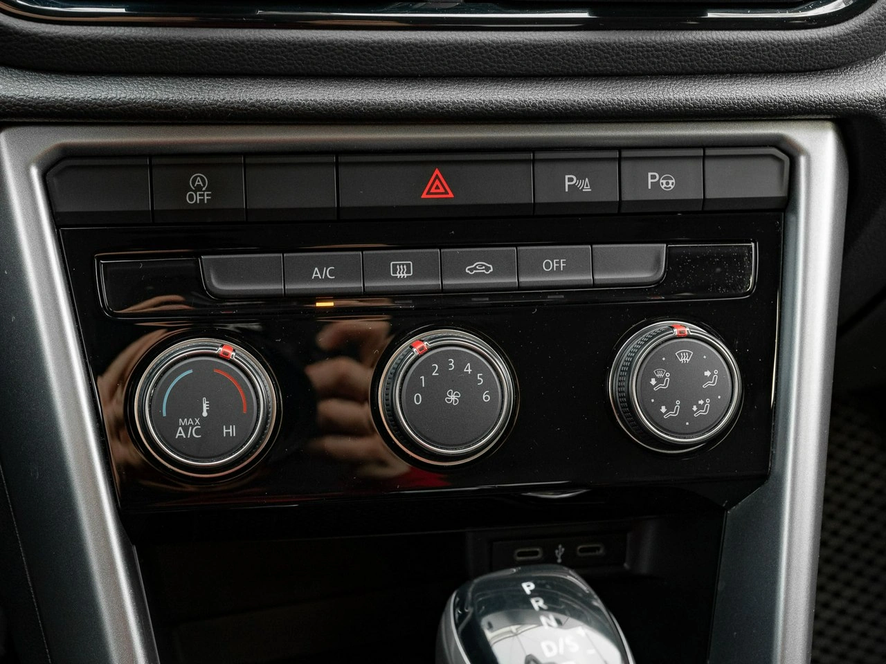 Volkswagen T-Roc - Zdjęcie 17