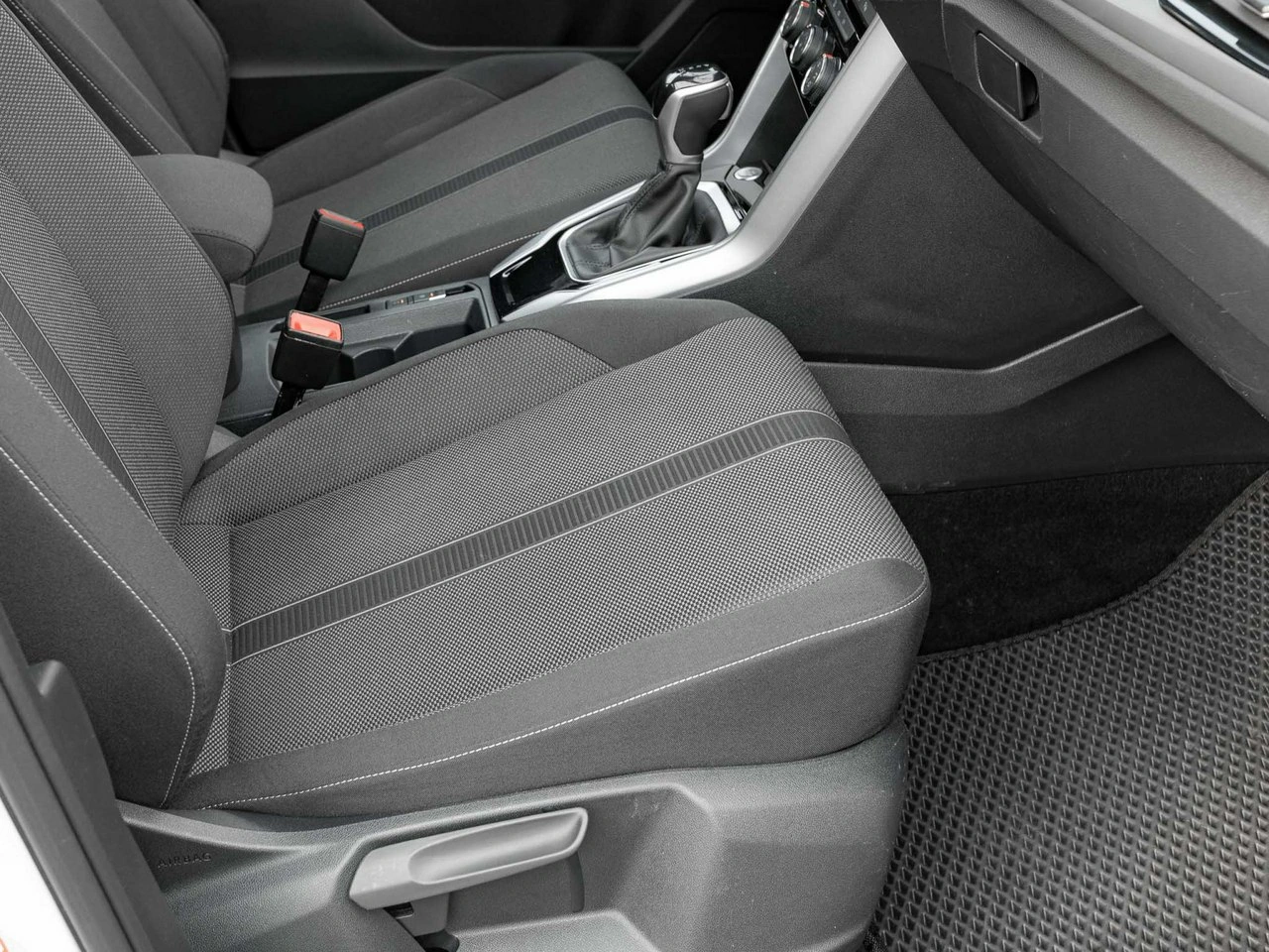 Volkswagen T-Roc - Zdjęcie 32