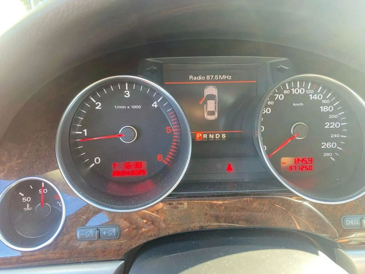 Audi A8 - Zdjęcie 19