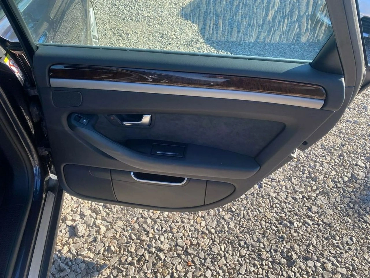 Audi A8 - Zdjęcie 25