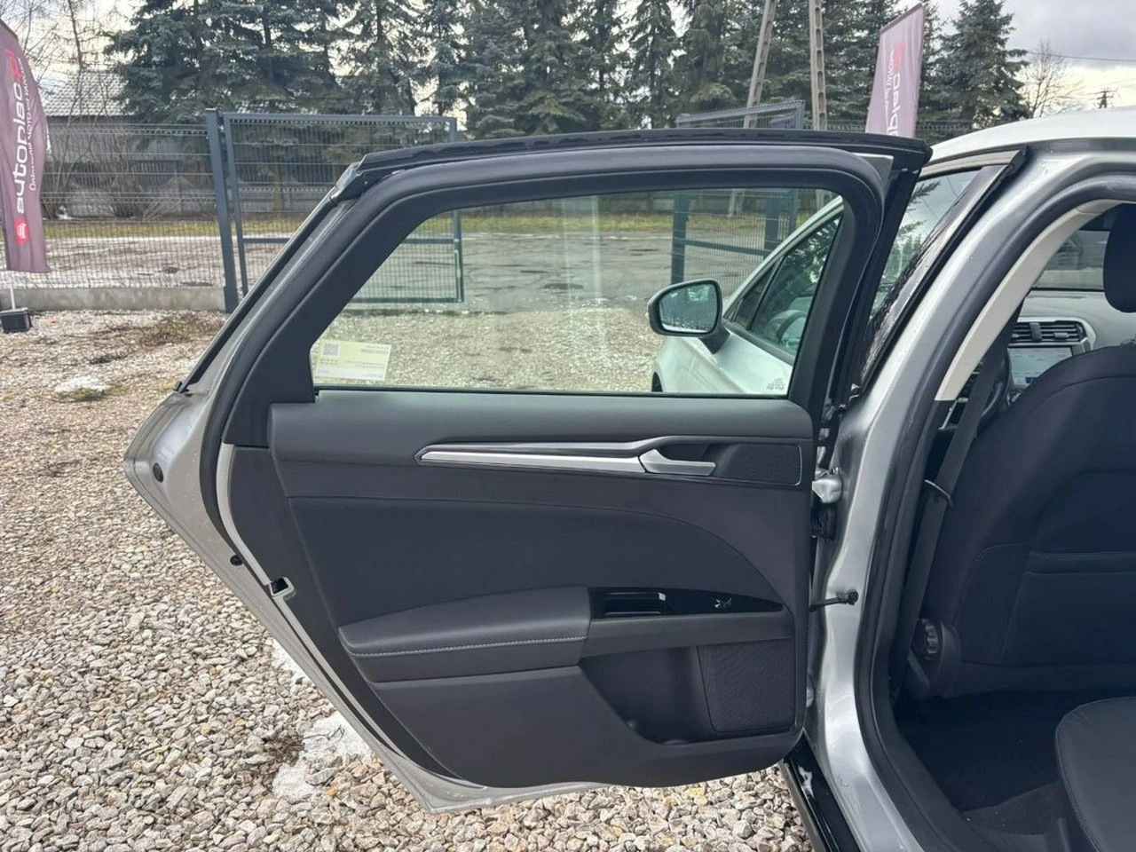 Ford Mondeo - Zdjęcie 25