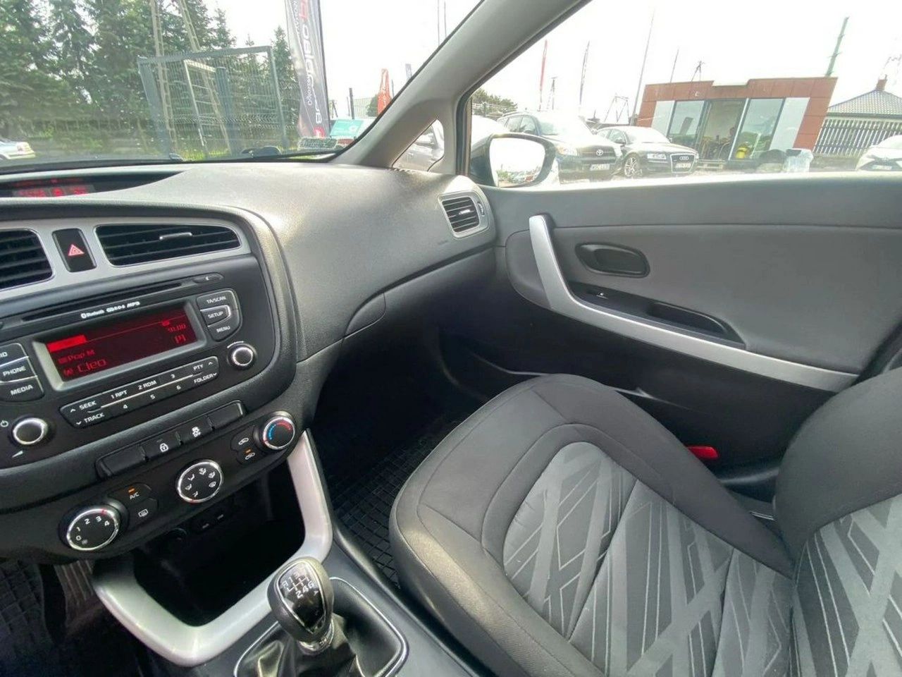 Kia Ceed - Zdjęcie 18