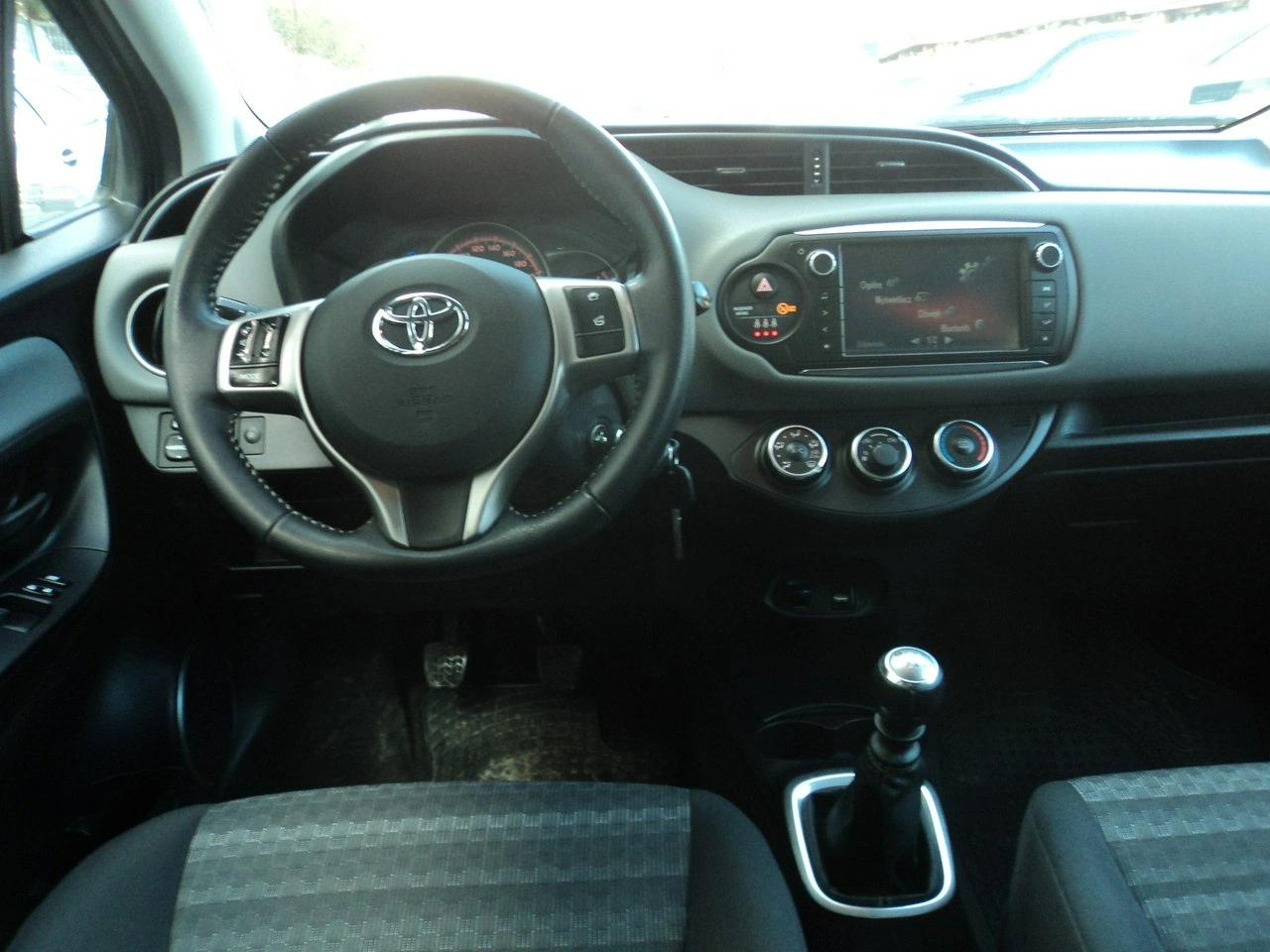 Toyota Yaris - Zdjęcie 9