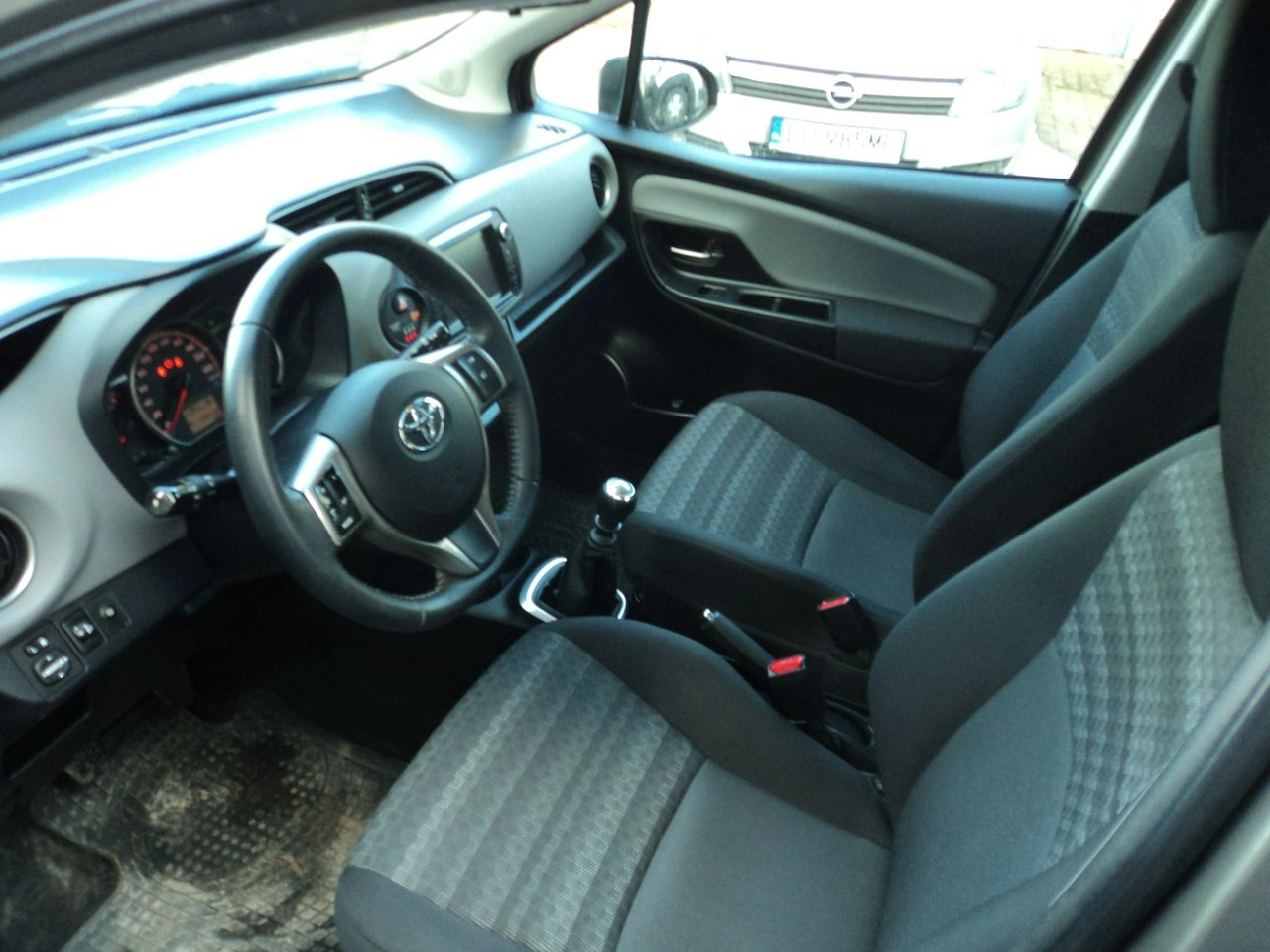Toyota Yaris - Zdjęcie 10