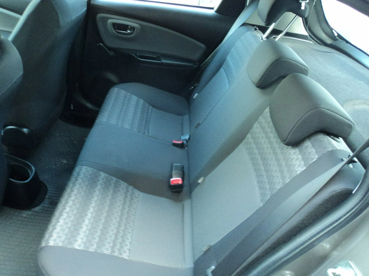 Toyota Yaris - Zdjęcie 8