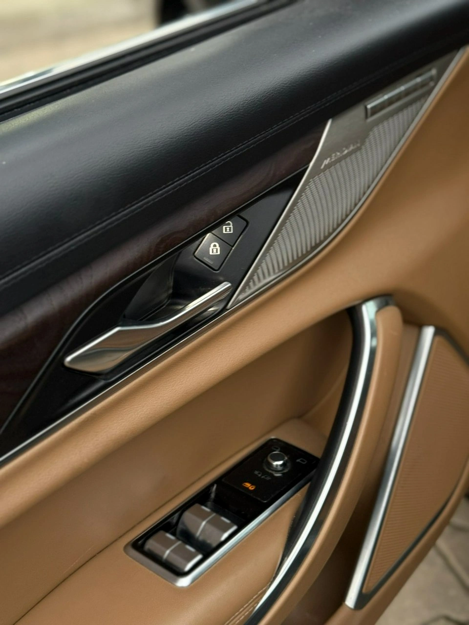 Jaguar XF - Zdjęcie 17