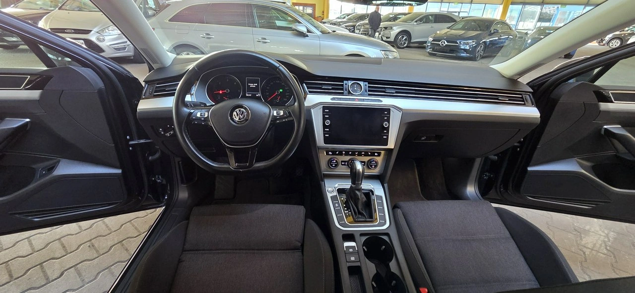 Volkswagen Passat - Zdjęcie 11