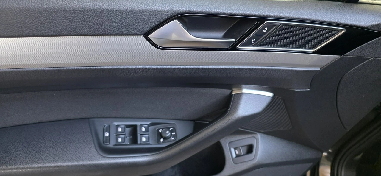 Volkswagen Passat - Zdjęcie 16