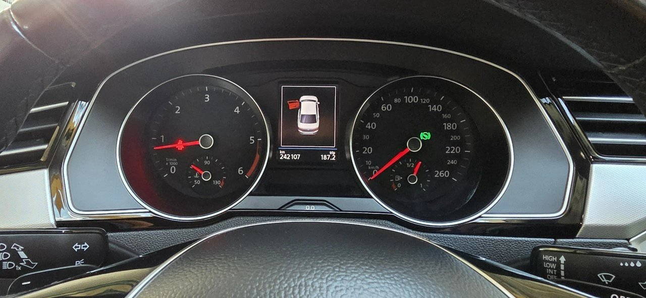 Volkswagen Passat - Zdjęcie 18