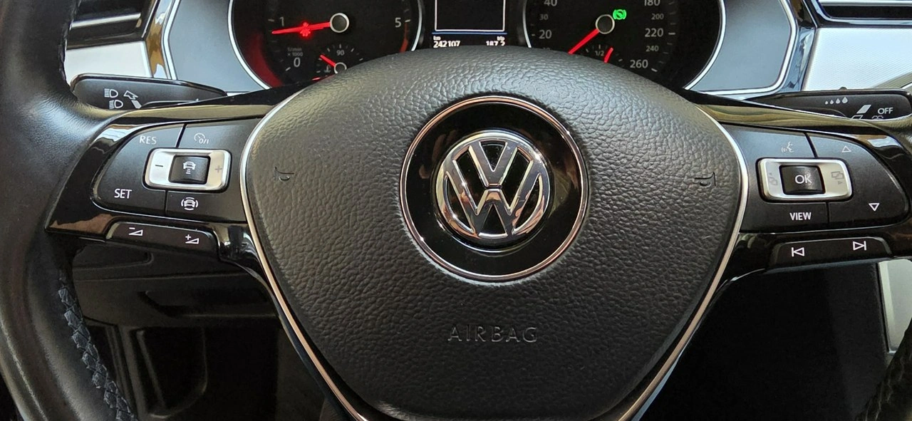 Volkswagen Passat - Zdjęcie 19