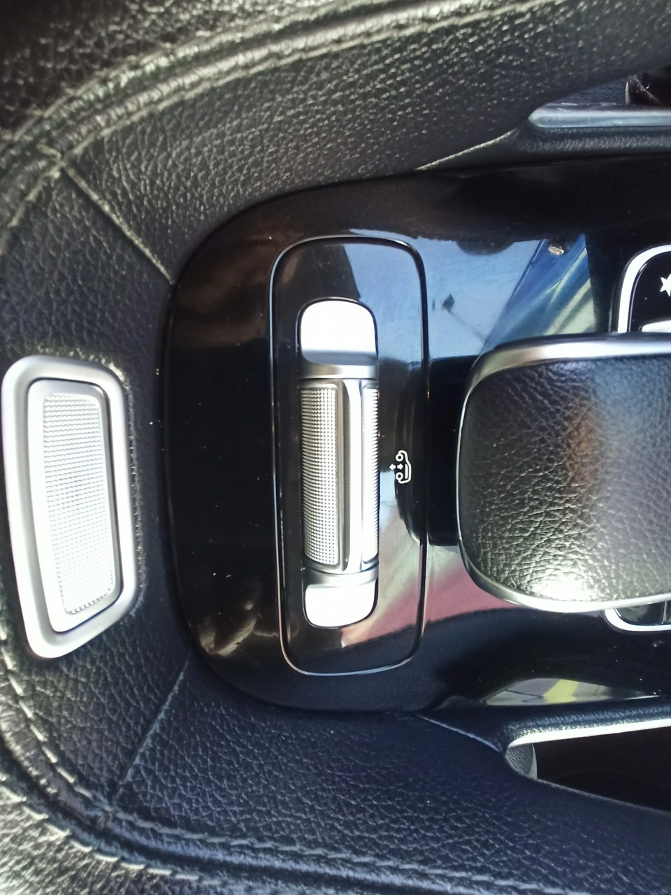 Mercedes GLE 300 - Zdjęcie 21