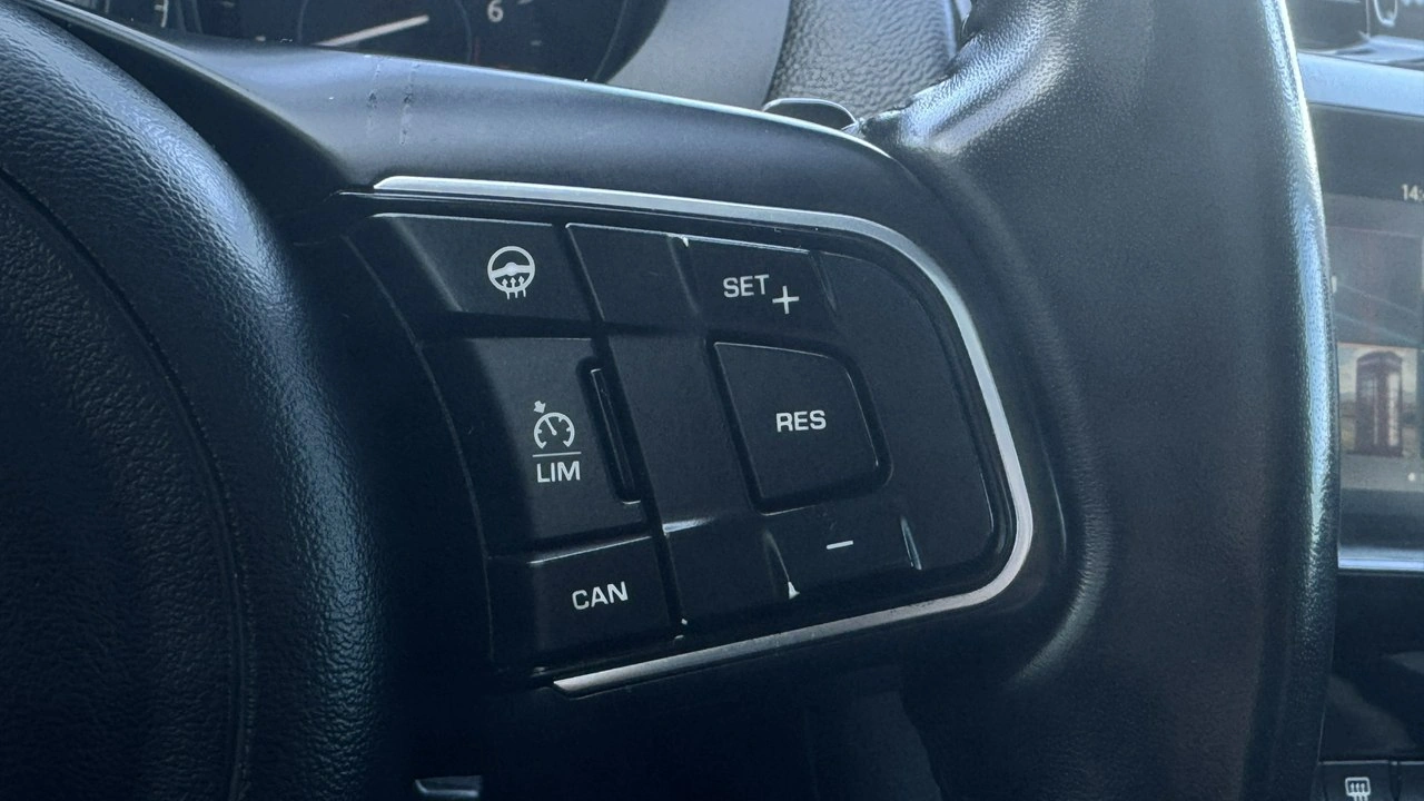 Jaguar F-Pace - Zdjęcie 9