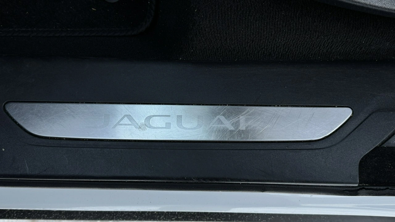 Jaguar F-Pace - Zdjęcie 15