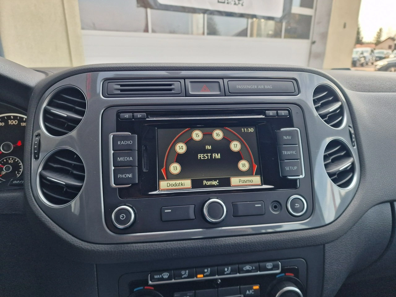 Volkswagen Tiguan - Zdjęcie 26