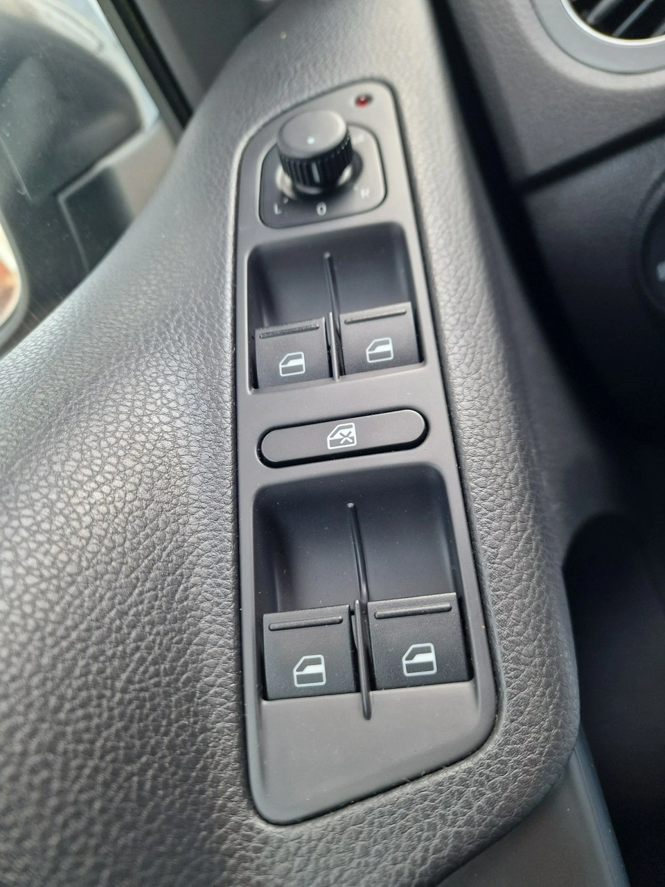 Volkswagen Tiguan - Zdjęcie 33