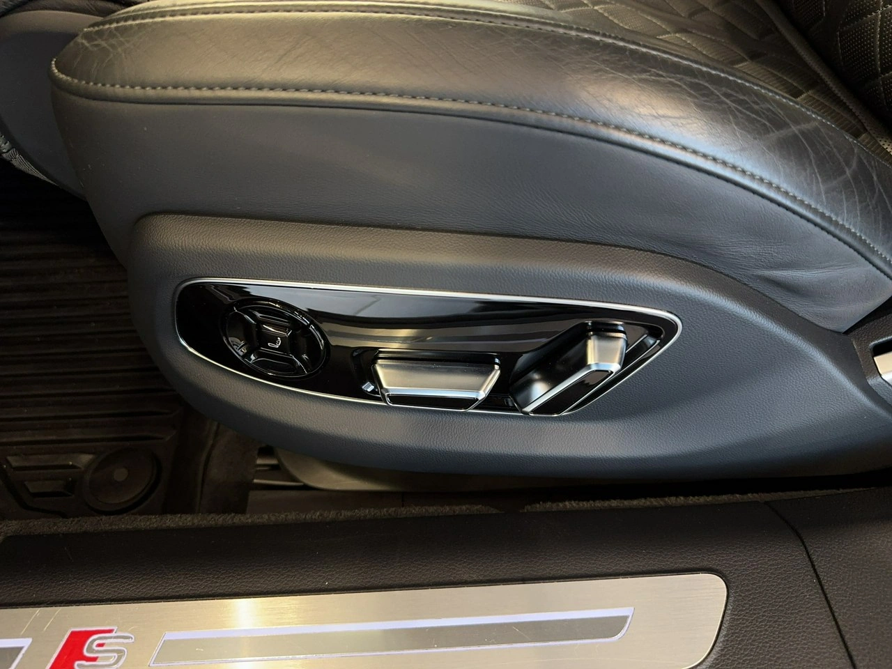 Audi S8 - Zdjęcie 13