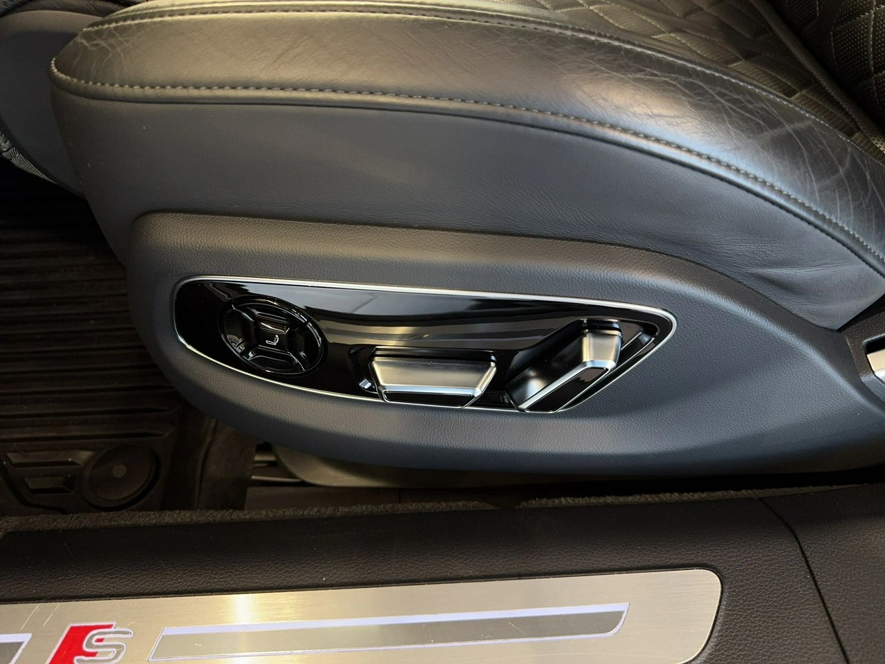 Audi S8 - Zdjęcie 13