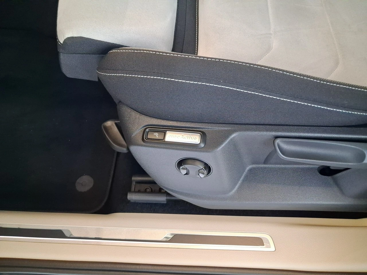 Volkswagen Tiguan - Zdjęcie 10