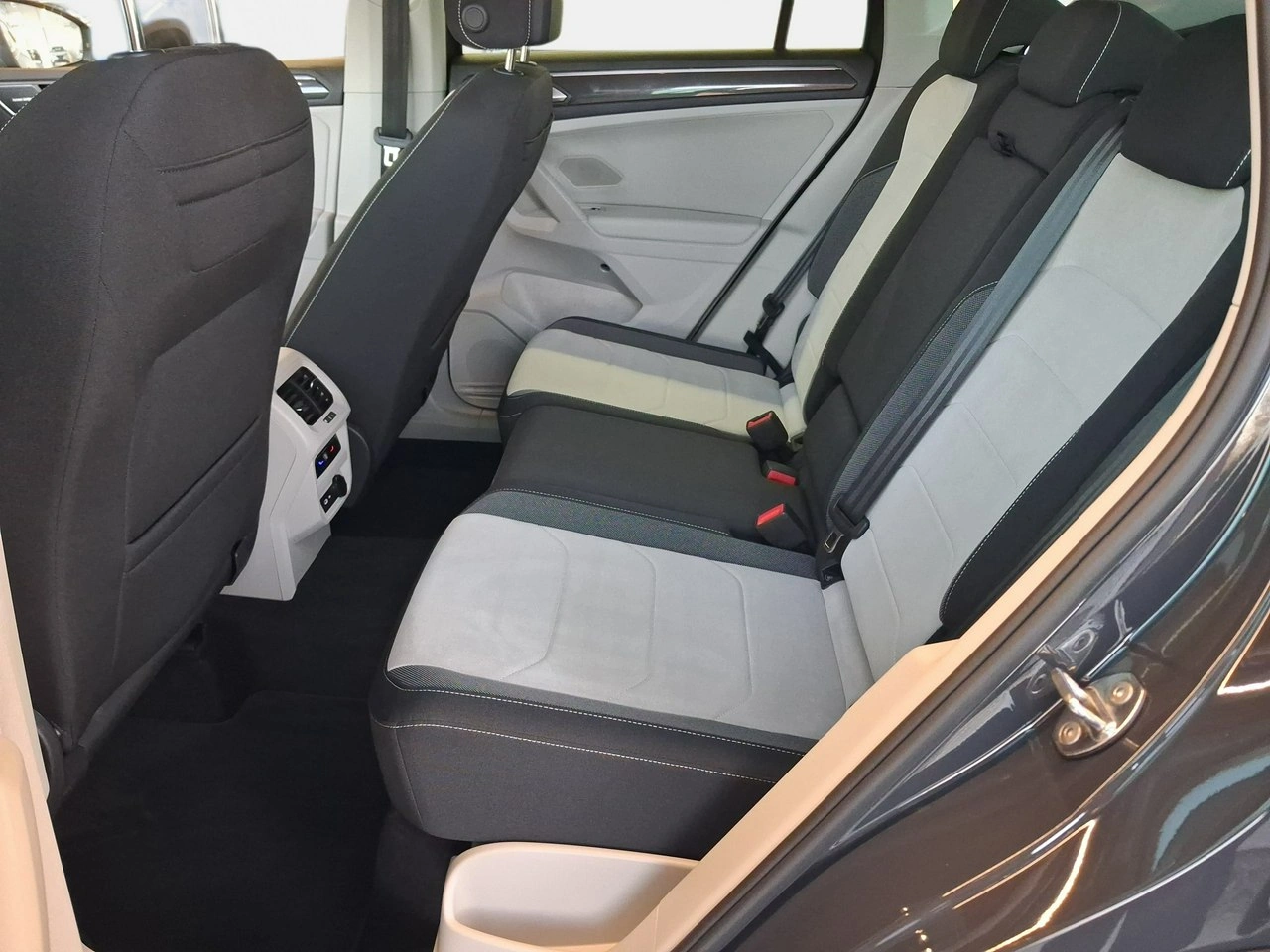 Volkswagen Tiguan - Zdjęcie 11