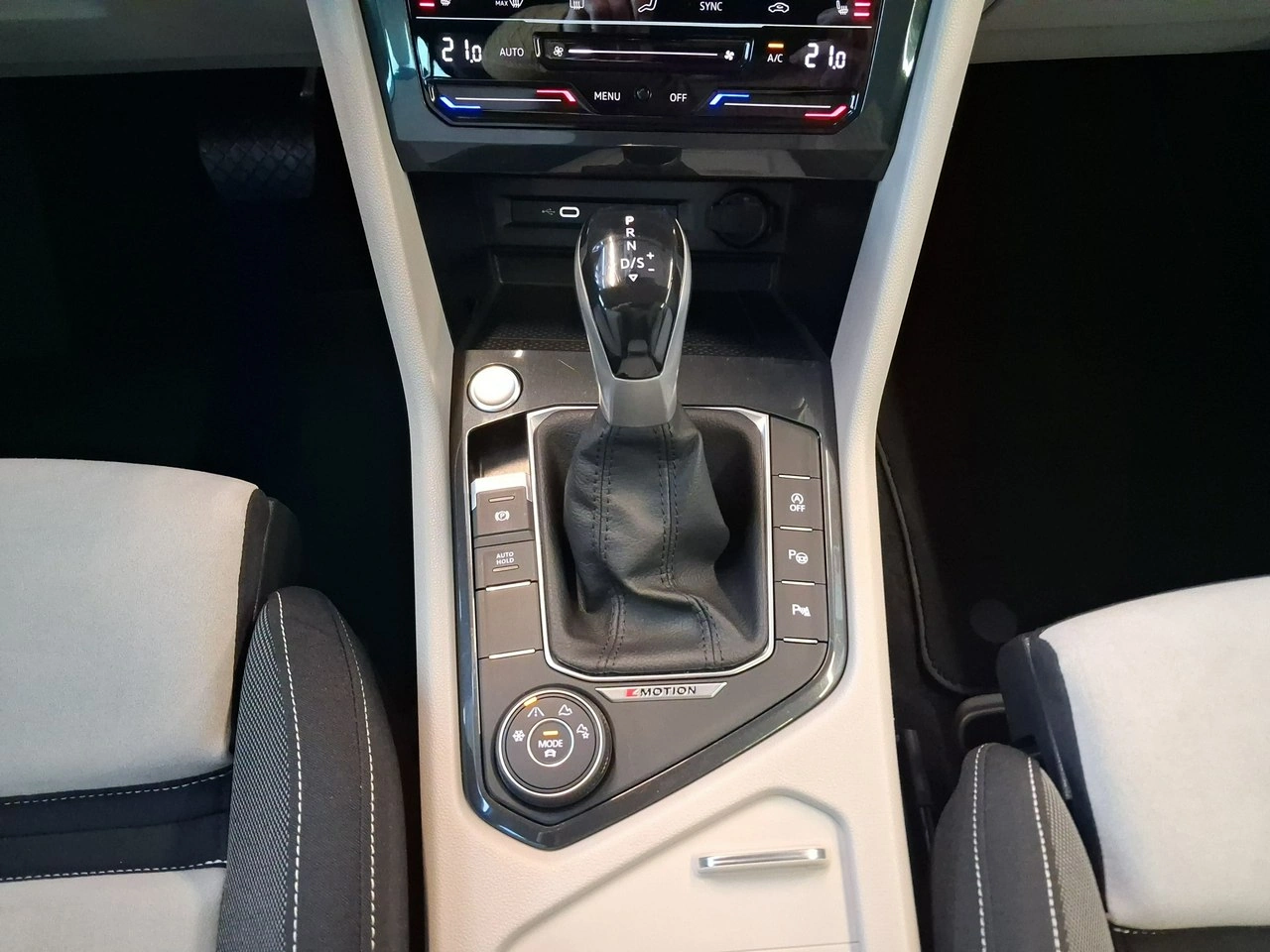 Volkswagen Tiguan - Zdjęcie 24