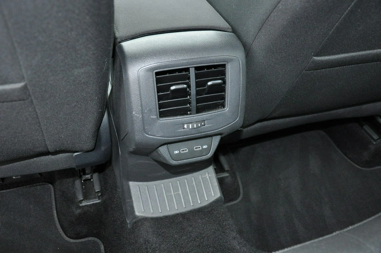 Volkswagen T-Roc - Zdjęcie 21