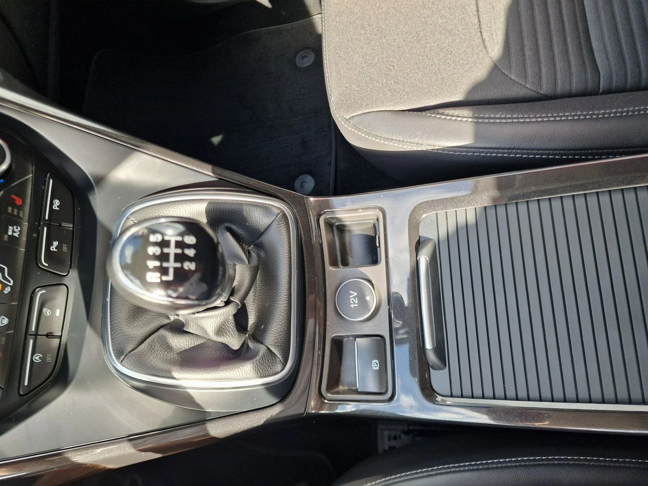 Ford Kuga - Zdjęcie 30