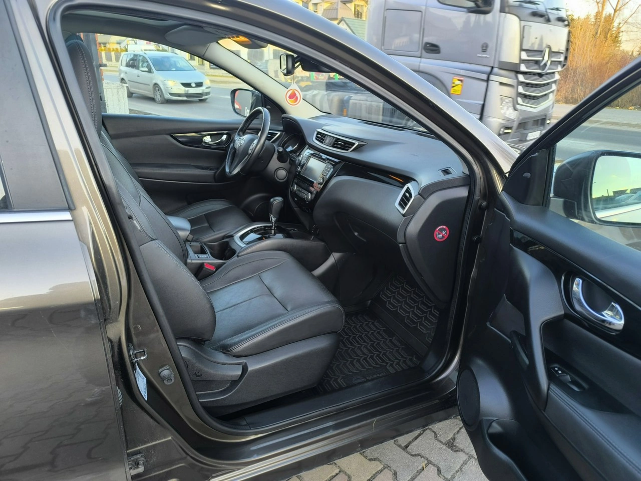 Nissan Qashqai - Zdjęcie 25