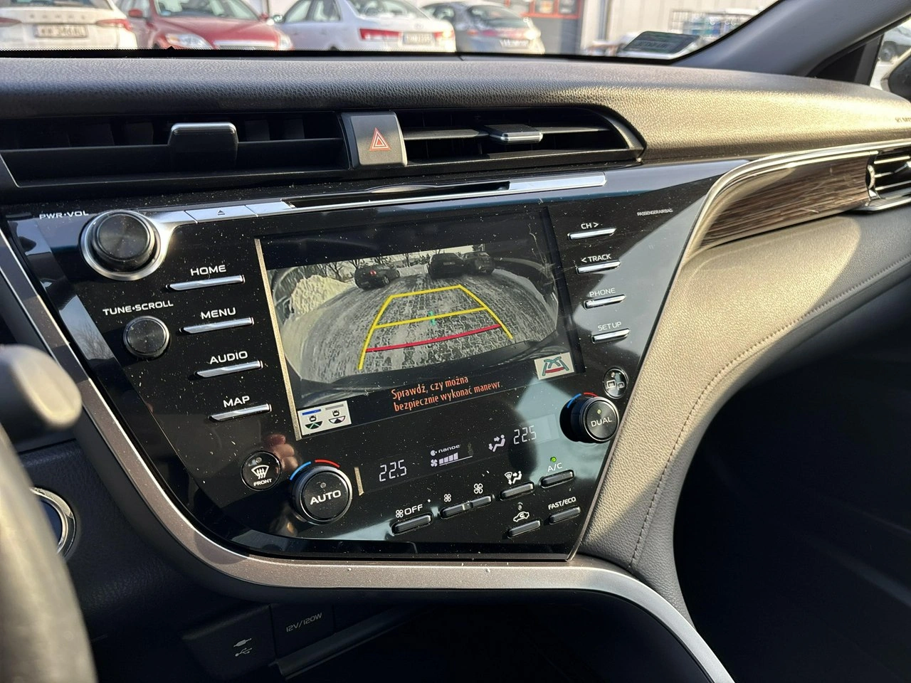 Toyota Camry - Zdjęcie 18