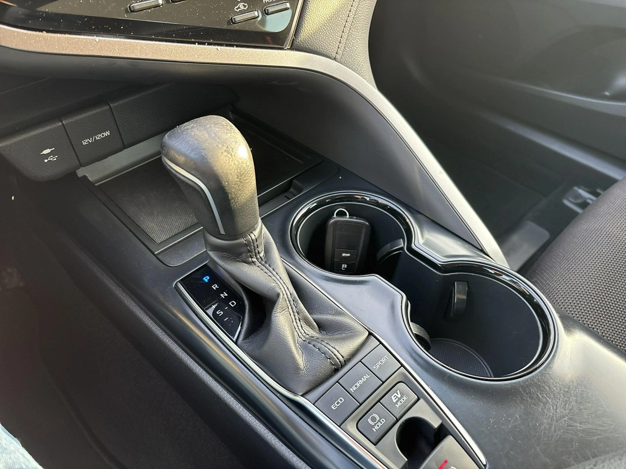 Toyota Camry - Zdjęcie 21