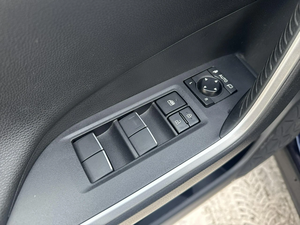 Toyota RAV-4 - Zdjęcie 11