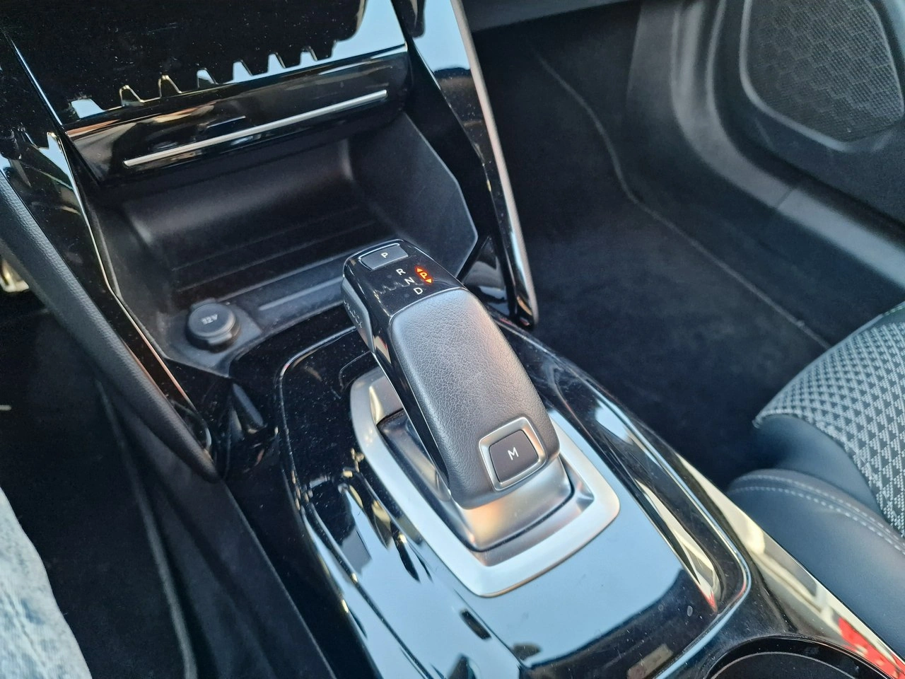 Peugeot 2008 - Zdjęcie 24