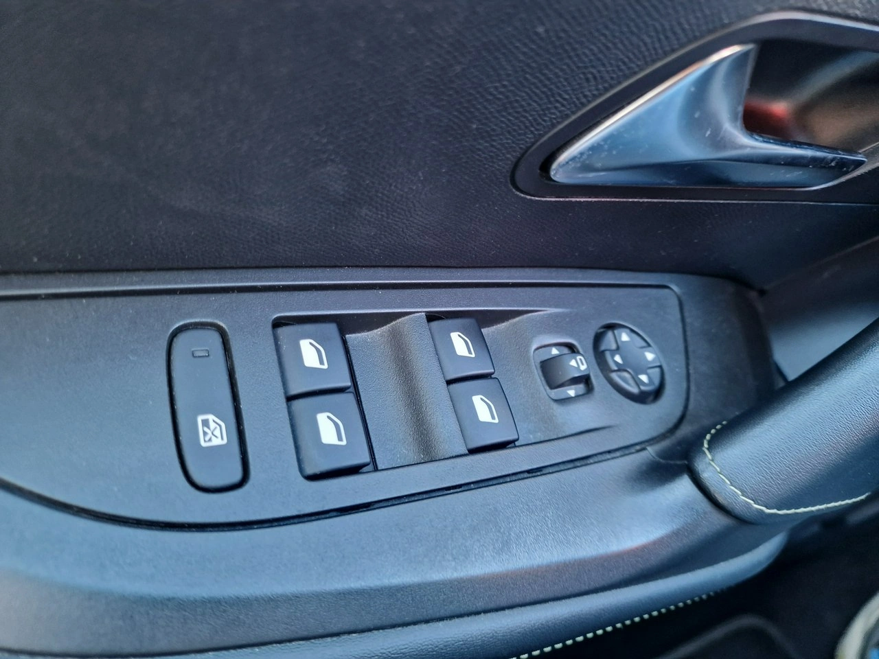 Peugeot 2008 - Zdjęcie 29